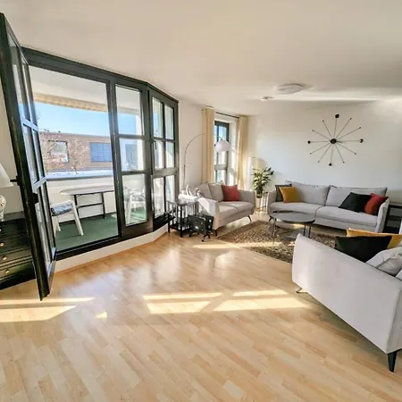 Renoviert Und Neu Mobliert Mit 2 Balkonen Appartement *