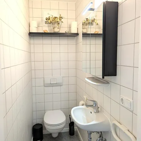 Renoviert Und Neu Mobliert Mit 2 Balkonen Διαμέρισμα *