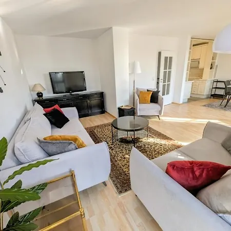 Διαμέρισμα Renoviert Und Neu Mobliert Mit 2 Balkonen