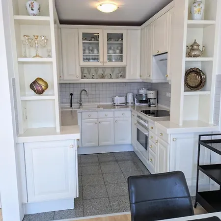 Renoviert Und Neu Mobliert Mit 2 Balkonen Διαμέρισμα *